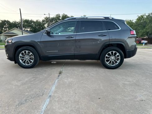 Used 2019 Jeep Cherokee Latitude Plus FWD image 8