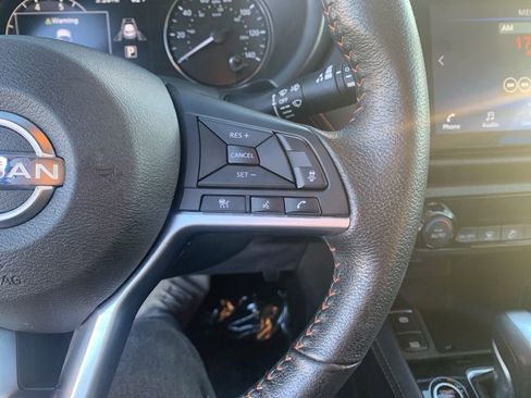 Used 2022 Nissan Kicks SR w/ Interior Electronics Package FWD image 18