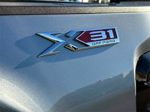 Used 2024 GMC Sierra 2500 SLT image 32