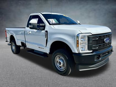 Used 2025 Ford F250 XL AWD/4WD image 3