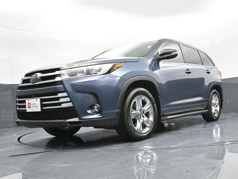 Certified 2019 Toyota Highlander Limited Platinum image 35