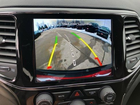 Certified 2022 Jeep Grand Cherokee Laredo X image 18