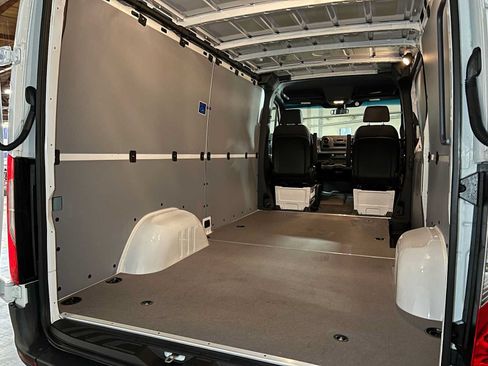 Used 2025 Mercedes-Benz Sprinter 2500 image 19