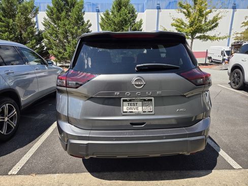 Used 2025 Nissan Rogue SV AWD/4WD image 5