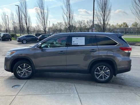 Used 2019 Toyota Highlander XLE image 8