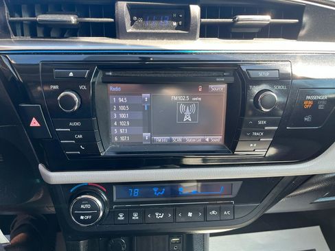 Used 2015 Toyota Corolla LE FWD image 17