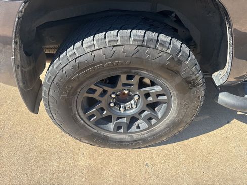 Used 2023 Toyota 4Runner SR5 Premium w/ Moonroof Package image 8