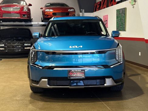 Used 2024 Kia EV9 Land w/ Towing Package AWD/4WD image 6