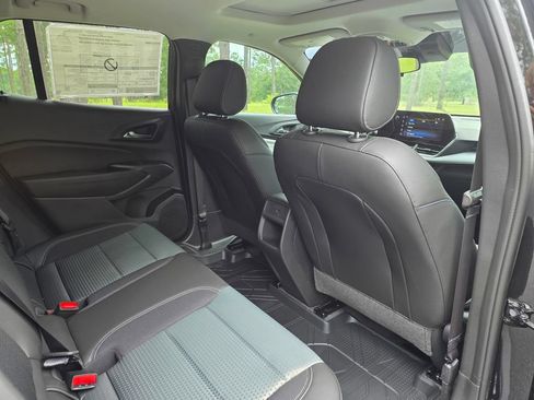 New 2026 Chevrolet Trax LT w/ Sunroof Package FWD image 22