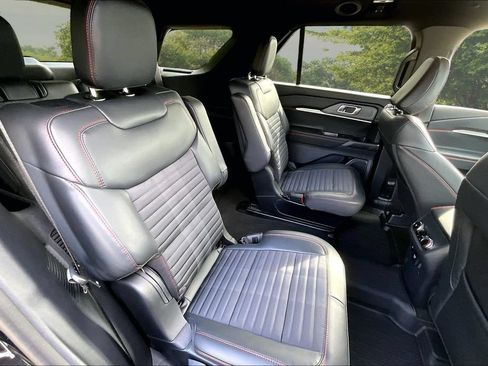 New 2026 Ford Explorer ST-Line w/ ST-Line Street Pack AWD/4WD image 9