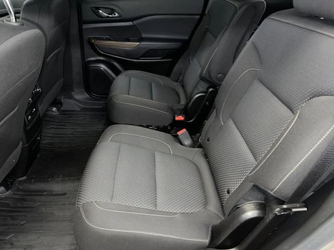 Certified 2023 GMC Acadia SLE w/ Driver Convenience Package image 19