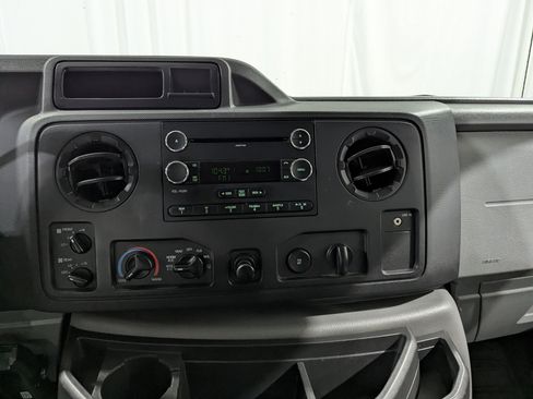 Used 2010 Ford E-350 and Econoline 350 XL RWD image 22