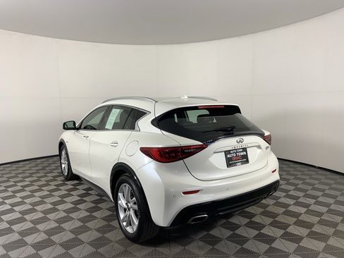 Used 2017 INFINITI QX30 Premium w/ Navigation Package image 7