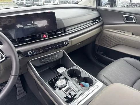 New 2026 Kia Carnival EX FWD image 11
