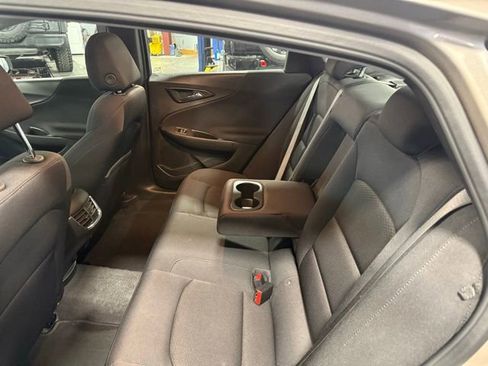 Used 2025 Chevrolet Malibu LT image 31