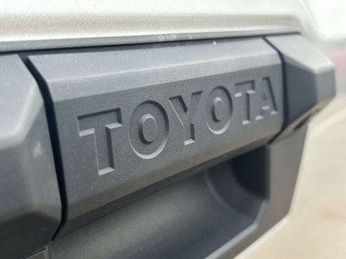 Used 2024 Toyota Tacoma SR5 AWD/4WD image 5