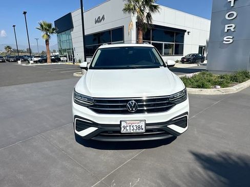Used 2022 Volkswagen Tiguan SE image 2
