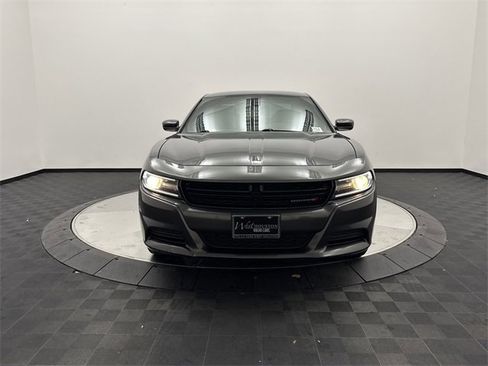 Used 2019 Dodge Charger SXT image 2