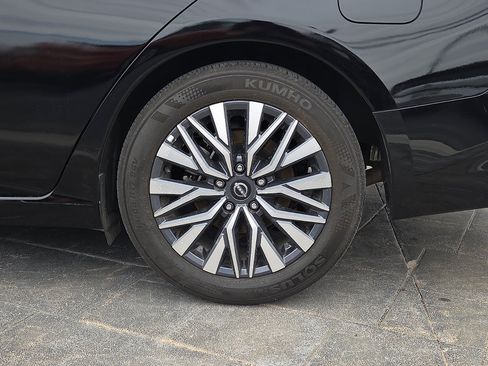 Used 2025 Nissan Altima 2.5 SV FWD image 5