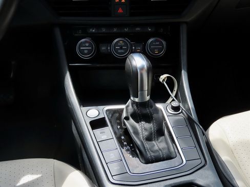 Used 2019 Volkswagen Jetta R-Line w/ R-Line Cold Weather Package FWD image 20