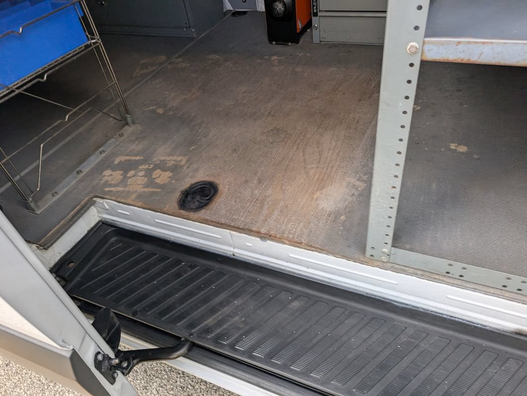 Used 2015 Mercedes-Benz Sprinter 2500 image 30