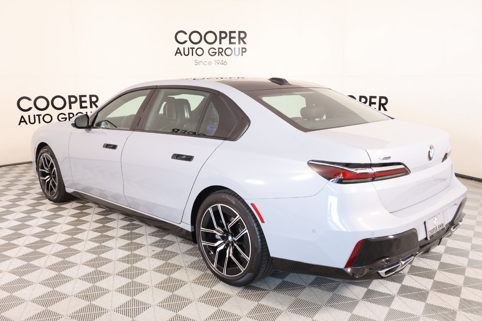 Used 2024 BMW 760i xDrive w/ Premium Package AWD/4WD image 24