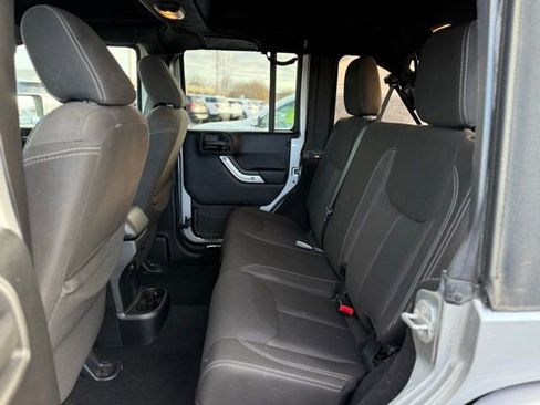Used 2016 Jeep Wrangler Unlimited Sahara w/ Connectivity Group image 14