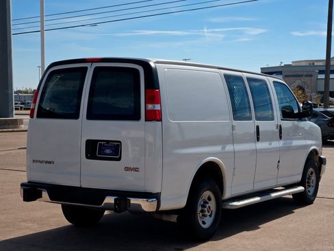 Used 2024 GMC Savana 2500 w/ Driver Convenience Package image 3