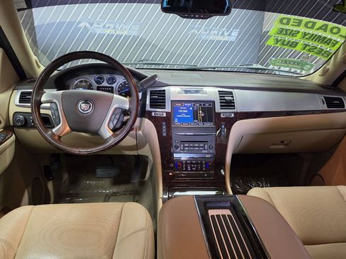 Used 2012 Cadillac Escalade Luxury RWD image 13
