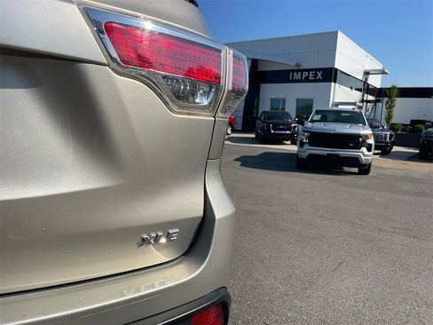 Used 2015 Toyota Highlander XLE image 31