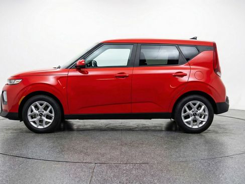 Used 2025 Kia Soul LX w/ LX Technology Package image 4