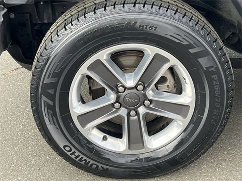 Used 2021 Jeep Wrangler Unlimited Sahara image 18