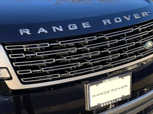 Used 2025 Land Rover Range Rover SE image 30