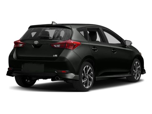 Used 2018 Toyota Corolla iM w/ Carpet Mat Package (TMS) FWD image 2