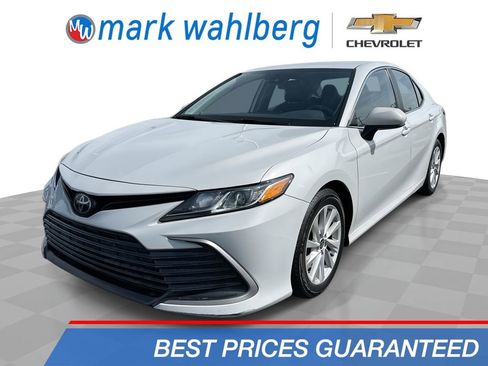 Used 2022 Toyota Camry LE FWD image 1