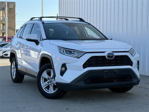 Used 2021 Toyota RAV4 XLE image 2