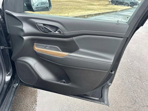 Used 2023 GMC Acadia SLE w/ Driver Convenience Package image 24