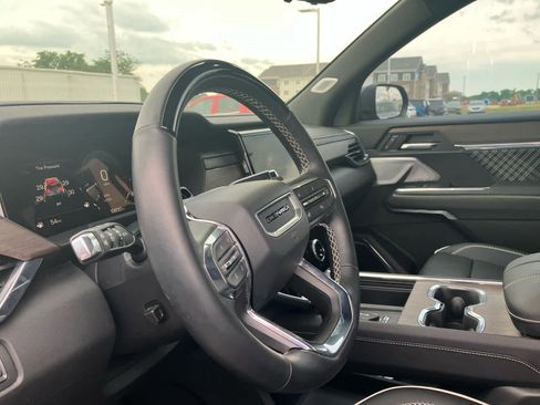 Used 2025 GMC Acadia Denali w/ Super Cruise Package FWD image 9