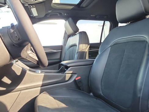 New 2026 Jeep Grand Cherokee Laredo image 11