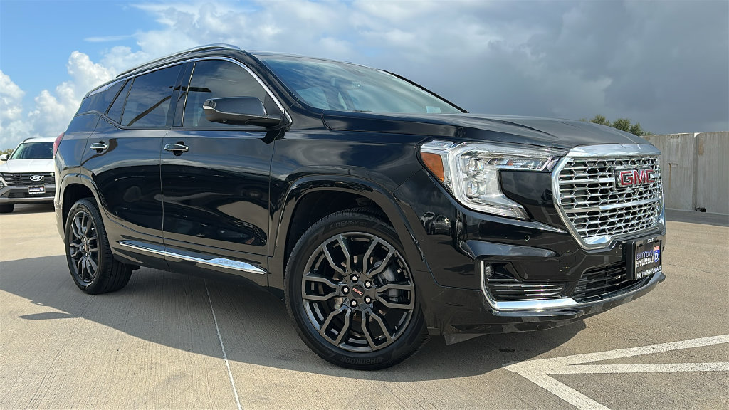 Used 2024 GMC Terrain Denali w/ Black Diamond Edition AWD/4WD image 8