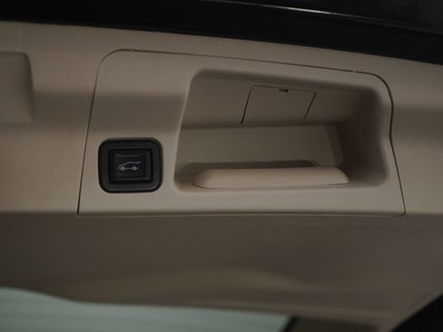 Used 2021 GMC Acadia Denali w/ GMC Pro Grade Package image 11