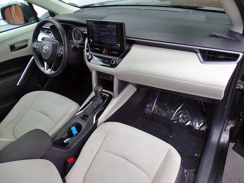 Used 2022 Toyota Corolla Cross LE w/ Moonroof Package AWD/4WD image 39