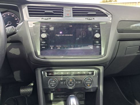 Used 2018 Volkswagen Tiguan SEL Premium image 22