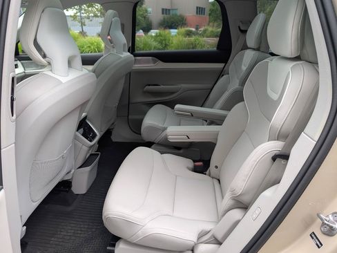 Used 2025 Volvo EX90 Ultra AWD/4WD image 11