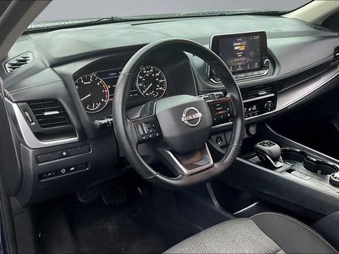 Used 2025 Nissan Rogue SV AWD/4WD image 17