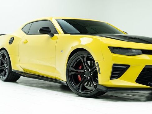 Used 2018 Chevrolet Camaro SS RWD image 3