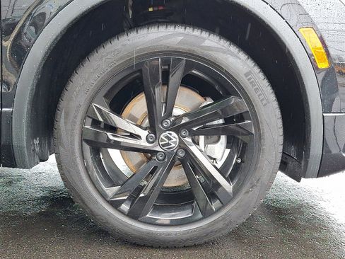 Used 2023 Volkswagen Tiguan SE R-Line image 8