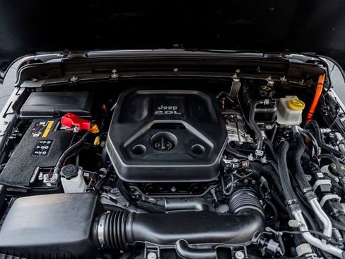 Used 2021 Jeep Wrangler Unlimited Sahara w/ Cold Weather Group AWD/4WD image 40