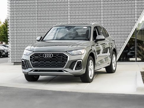 Certified 2024 Audi Q5 e Premium Plus image 5