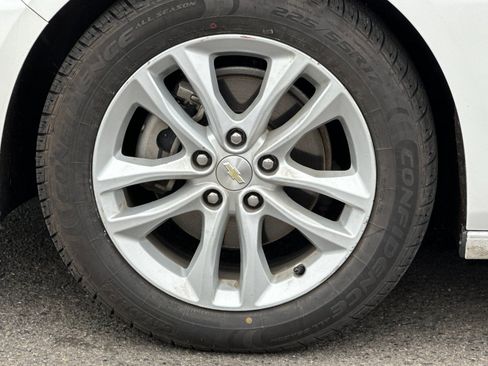 Used 2017 Chevrolet Malibu LT image 25